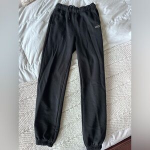 LIKE NEW black ALO Accolade Sweatpants size XS (2-4)
